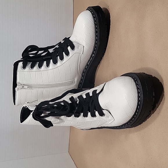 True Craft Size 7 Korri Combat Boots, White Faux Crocodile. - Picture 1 of 11